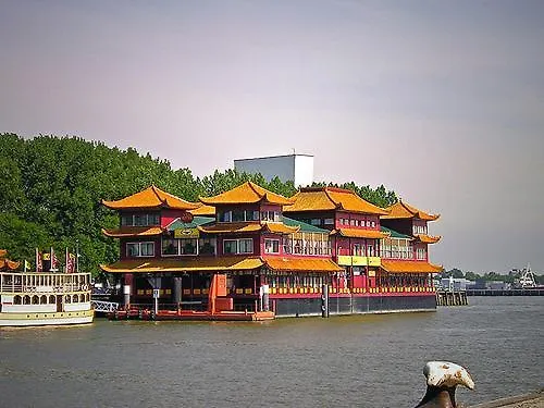 New Ocean Paradise Hotel Róterdam
